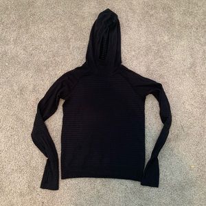 LONG SLEEVE LULULEMON WITH HOOD